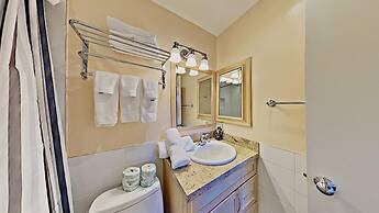 Slopeside Four Bedroom Homes at 1849 Condos - Free Wifi and Parking! b