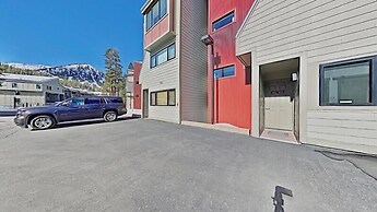Slopeside Four Bedroom Homes at 1849 Condos - Free Wifi and Parking! b