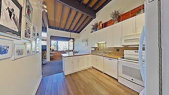 Slopeside Four Bedroom Homes at 1849 Condos - Free Wifi and Parking! b