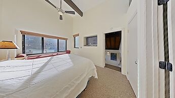 Slopeside Four Bedroom Homes at 1849 Condos - Free Wifi and Parking! b