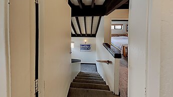 Slopeside Four Bedroom Homes at 1849 Condos - Free Wifi and Parking! b