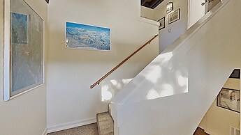 Slopeside Four Bedroom Homes at 1849 Condos - Free Wifi and Parking! b