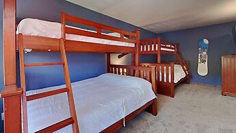 Slopeside Four Bedroom Homes at 1849 Condos - Free Wifi and Parking! b