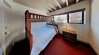 Slopeside Four Bedroom Homes at 1849 Condos - Free Wifi and Parking! b