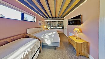 Slopeside Four Bedroom Homes at 1849 Condos - Free Wifi and Parking! b