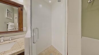 Slopeside Four Bedroom Homes at 1849 Condos - Free Wifi and Parking! b