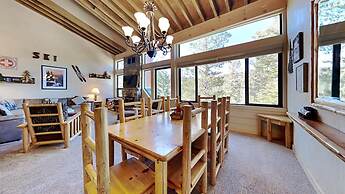 Slopeside Four Bedroom Homes at 1849 Condos - Free Wifi and Parking! b