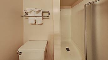 Slopeside Four Bedroom Homes at 1849 Condos - Free Wifi and Parking! b