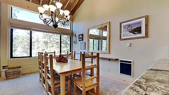 Slopeside Four Bedroom Homes at 1849 Condos - Free Wifi and Parking! b