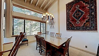 Slopeside Four Bedroom Homes at 1849 Condos - Free Wifi and Parking! b