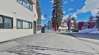Slopeside Four Bedroom Homes at 1849 Condos - Free Wifi and Parking! b