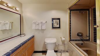 Slopeside Four Bedroom Homes at 1849 Condos - Free Wifi and Parking! b