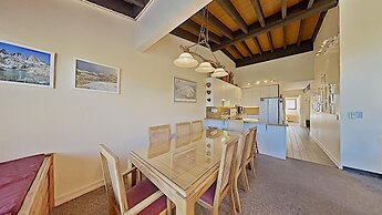 Slopeside Four Bedroom Homes at 1849 Condos - Free Wifi and Parking! b