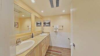 Slopeside Four Bedroom Homes at 1849 Condos - Free Wifi and Parking! b