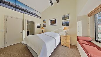 Slopeside Four Bedroom Homes at 1849 Condos - Free Wifi and Parking! b