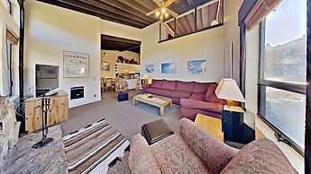 Slopeside Four Bedroom Homes at 1849 Condos - Free Wifi and Parking! b