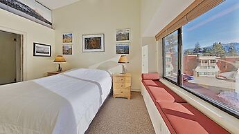 Slopeside Four Bedroom Homes at 1849 Condos - Free Wifi and Parking! b