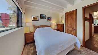 Slopeside Four Bedroom Homes at 1849 Condos - Free Wifi and Parking! b