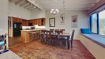 Slopeside Four Bedroom Homes at 1849 Condos - Free Wifi and Parking! b