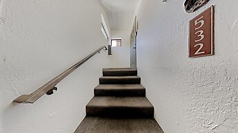 Slopeside Four Bedroom Homes at 1849 Condos - Free Wifi and Parking! b