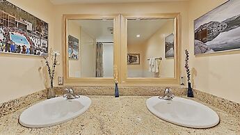 Slopeside Four Bedroom Homes at 1849 Condos - Free Wifi and Parking! b