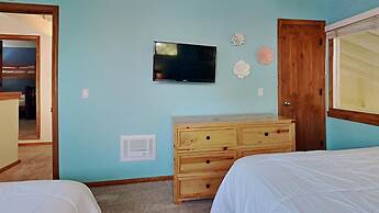 Slopeside Four Bedroom Homes at 1849 Condos - Free Wifi and Parking! b