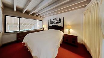 Slopeside Four Bedroom Homes at 1849 Condos - Free Wifi and Parking! b