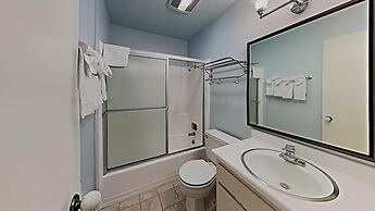 Slopeside Four Bedroom Homes at 1849 Condos - Free Wifi and Parking! b