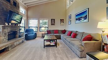 Slopeside Four Bedroom Homes at 1849 Condos - Free Wifi and Parking! b