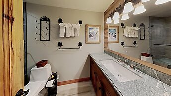 Slopeside Four Bedroom Homes at 1849 Condos - Free Wifi and Parking! b