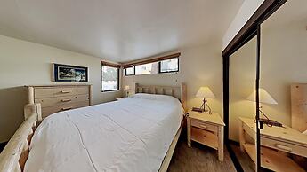 Slopeside Four Bedroom Homes at 1849 Condos - Free Wifi and Parking! b