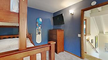 Slopeside Four Bedroom Homes at 1849 Condos - Free Wifi and Parking! b