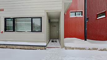 Slopeside Four Bedroom Homes at 1849 Condos - Free Wifi and Parking! b
