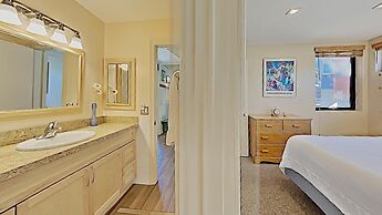 Slopeside Four Bedroom Homes at 1849 Condos - Free Wifi and Parking! b