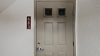 Slopeside Four Bedroom Homes at 1849 Condos - Free Wifi and Parking! b