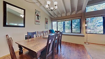 Slopeside Four Bedroom Homes at 1849 Condos - Free Wifi and Parking! b