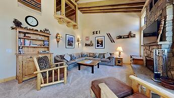 Slopeside Four Bedroom Homes at 1849 Condos - Free Wifi and Parking! b