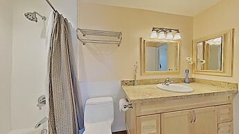 Slopeside Four Bedroom Homes at 1849 Condos - Free Wifi and Parking! b