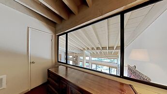 Slopeside Four Bedroom Homes at 1849 Condos - Free Wifi and Parking! b