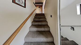 Slopeside Four Bedroom Homes at 1849 Condos - Free Wifi and Parking! b