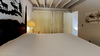 Slopeside Four Bedroom Homes at 1849 Condos - Free Wifi and Parking! b