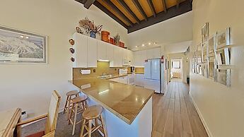 Slopeside Four Bedroom Homes at 1849 Condos - Free Wifi and Parking! b