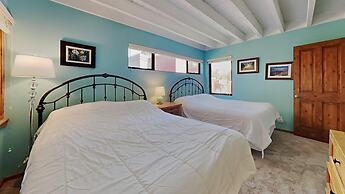 Slopeside Four Bedroom Homes at 1849 Condos - Free Wifi and Parking! b