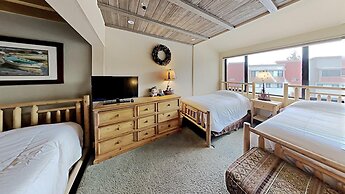 Slopeside Four Bedroom Homes at 1849 Condos - Free Wifi and Parking! b