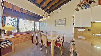 Slopeside Four Bedroom Homes at 1849 Condos - Free Wifi and Parking! b