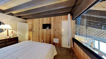 Slopeside Four Bedroom Homes at 1849 Condos - Free Wifi and Parking! b