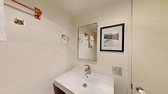 Spacious 2 BR Units at 1849 Condos with FREE Pool, Parking & Wifi