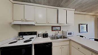 Spacious 2 BR Units at 1849 Condos with FREE Pool, Parking & Wifi
