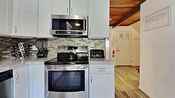 Spacious 2 BR Units at 1849 Condos with FREE Pool, Parking & Wifi