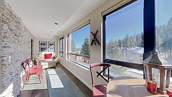 Spacious 2 BR Units at 1849 Condos with FREE Pool, Parking & Wifi